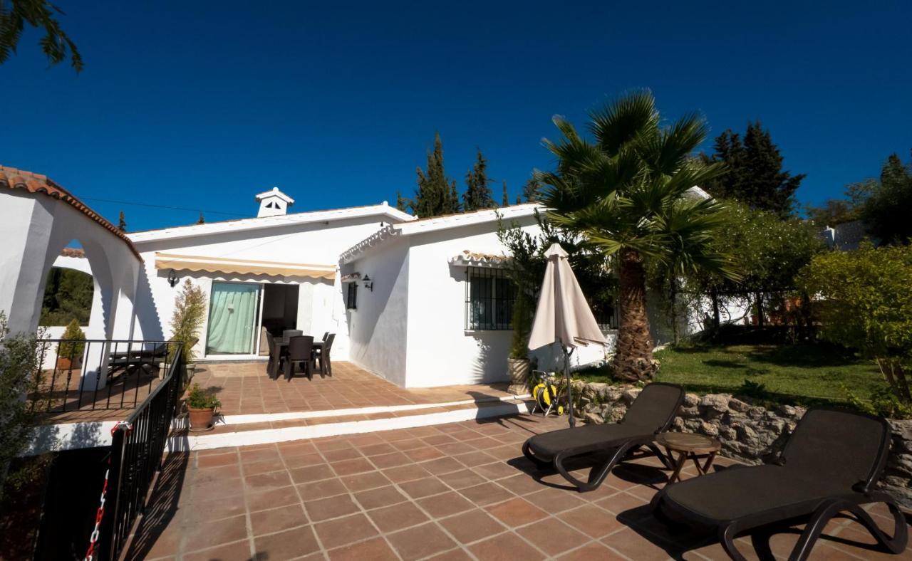 Private Heated Pool, Jacuzzi & 1225M2 Garden In Villa Cipreses Frigiliana Exterior photo